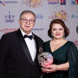 Победа семейного дуэта Суховых с песней "Бородато" на премии "Шлягер года" стала значимым событием д