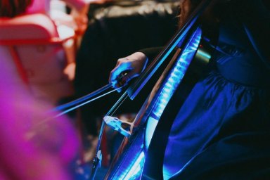 Энергичное открытие "Людей в синем": лучшие коктейли и русские сказки для гостей Энергичное открытие "Людей в синем": лучшие коктейли и русские сказки для гостей